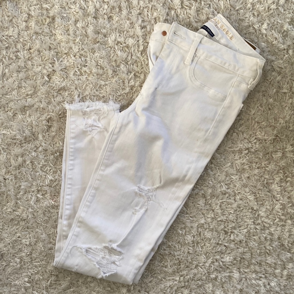 AE Hi rise white stretch jeggings distressed